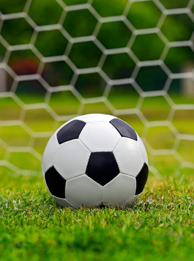 足球爱好者日常观赛场景